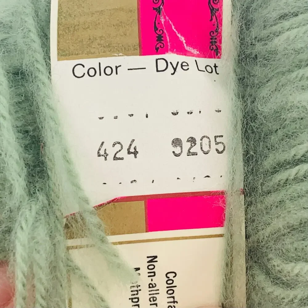 Unger Fluffy Yarn Green 100% Acrylic Made In France Machine Washable Colorfast